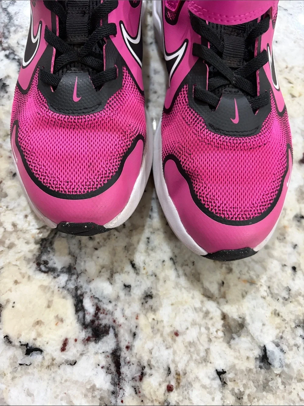 Nike Sz2 Cosmic Runner Kids Pink and Black Athletic Sneakers